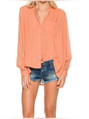 Free People Pree People the best button down in orange crochet , sz : small Pit